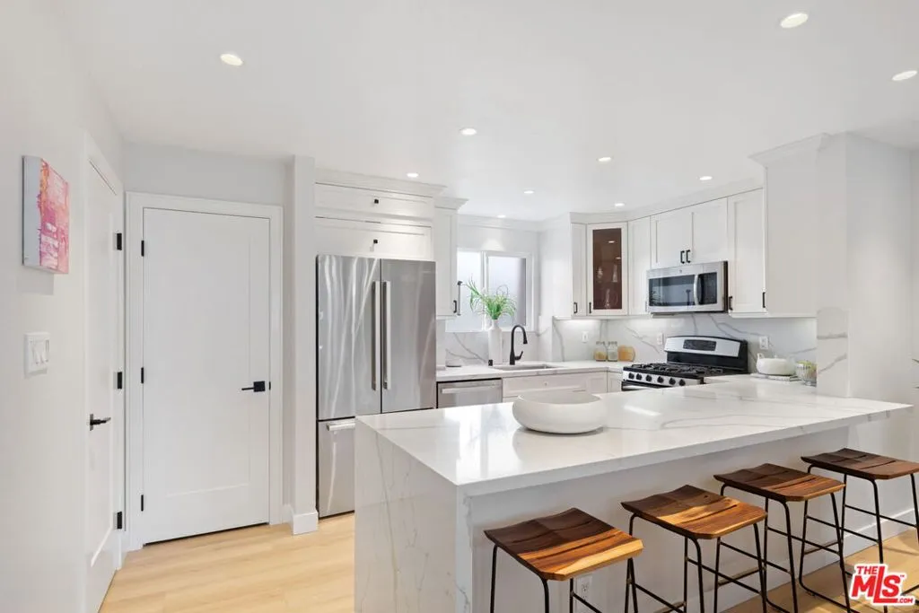 2108 Neilson Way, Santa Monica, California 90405 home-pic-10